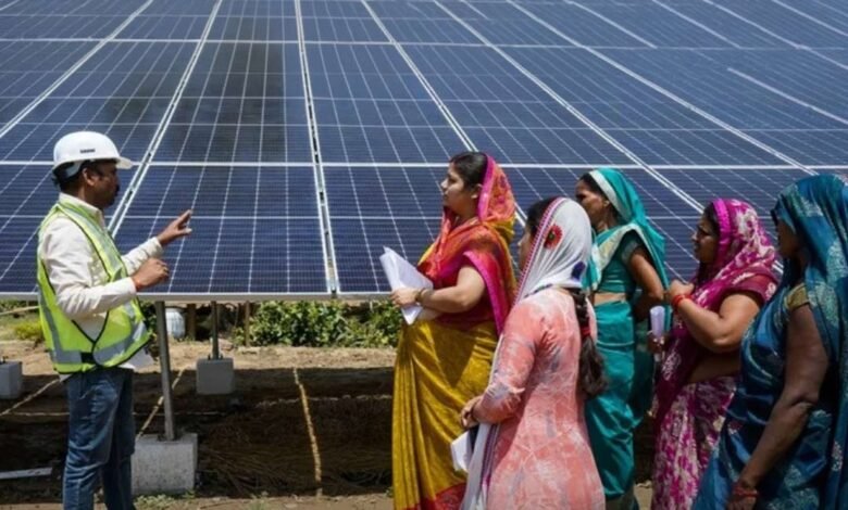 प्रधानमंत्री सूर्य घर मुफ्त बिजली योजना को मिलेगा नया बल, ग्रामीण क्षेत्रों में खुलेंगे रोजगार के अवसर प्रधानमंत्री सूर्य घर मुफ्त बिजली योजना को मिलेगा नया बल, ग्रामीण क्षेत्रों में खुलेंगे रोजगार के अवसर