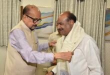 राज्यपाल श्री रमेन डेका ने किया लोकसभा अध्यक्ष श्री बिड़ला का आत्मीय स्वागत