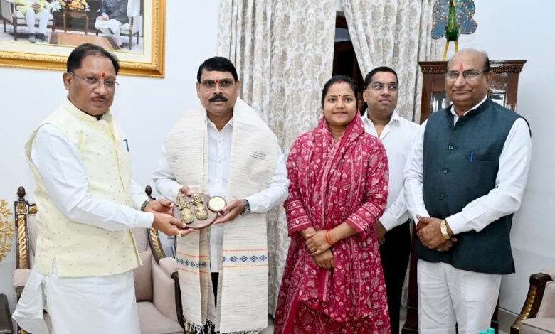 मुख्यमंत्री श्री विष्णुदेव साय से महाराष्ट्र के विधायक प्रतिनिधिमंडल ने की सौजन्य मुलाकात मुख्यमंत्री श्री विष्णुदेव साय से महाराष्ट्र के विधायक प्रतिनिधिमंडल ने की सौजन्य मुलाकात