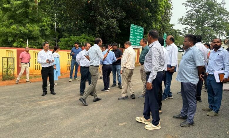 लोक निर्माण विभाग के सचिव ने निर्माण कार्यों का किया निरीक्षण, अधिकारियों की बैठक लेकर दिए आवश्यक निर्देश लोक निर्माण विभाग के सचिव ने निर्माण कार्यों का किया निरीक्षण, अधिकारियों की बैठक लेकर दिए आवश्यक निर्देश