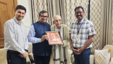 आंजनेय विश्वविद्यालय ने पद्मश्री प्रो. प्रकाश चंद्र सूद का किया सम्मान, सात दशक की वैज्ञानिक साधना को मिला अभिनंदन आंजनेय विश्वविद्यालय ने पद्मश्री प्रो. प्रकाश चंद्र सूद का किया सम्मान, सात दशक की वैज्ञानिक साधना को मिला अभिनंदन