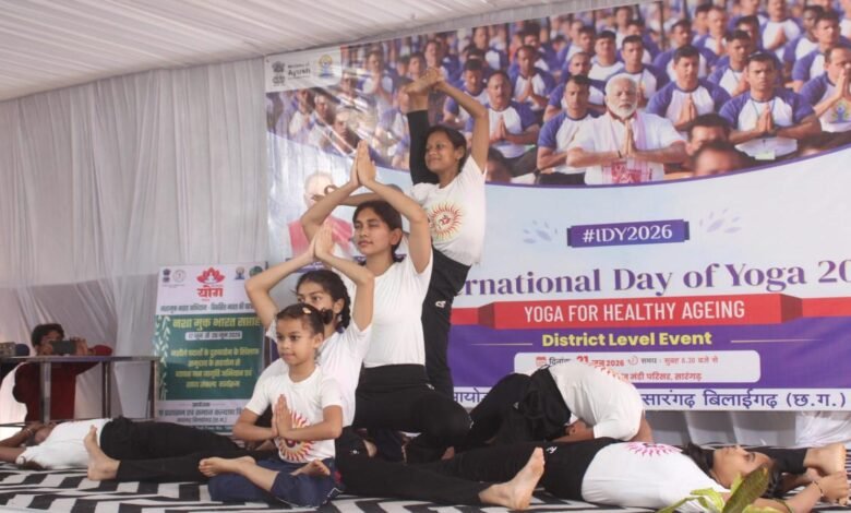 योग और नृत्य का अद्भुत संगम: सारंगढ़ में बच्चों ने संगीत की धुन पर योग मुद्राओं से मोहा मन योग और नृत्य का अद्भुत संगम: सारंगढ़ में बच्चों ने संगीत की धुन पर योग मुद्राओं से मोहा मन
