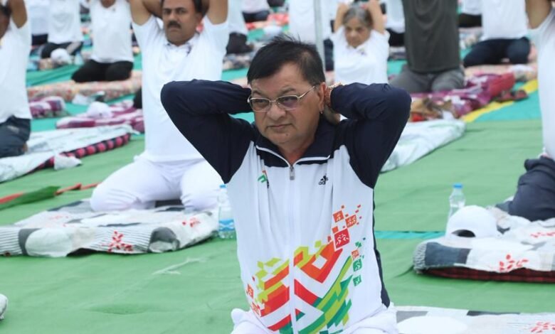 योग से शारीरिक व मानसिक विकास होता है, इसे जीवन में अपनाएं – मंत्री श्री लखनलाल देवांगन योग से शारीरिक व मानसिक विकास होता है, इसे जीवन में अपनाएं – मंत्री श्री लखनलाल देवांगन