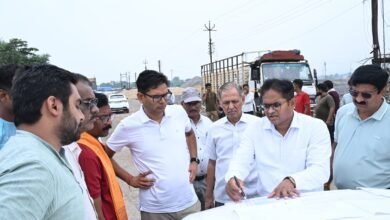 शहर में चल रहे प्रमुख विकास कार्यों का किया निरीक्षण, गुणवत्ता और समय-सीमा पर दिया विशेष जोर