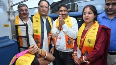 मुख्यमंत्री ने विशेष ट्रेन को हरी झंडी दिखाकर सोमनाथ स्वाभिमान सांस्कृतिक यात्रा का किया शुभारंभ