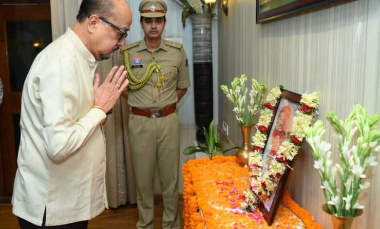 डॉ श्यामा प्रसाद मुखर्जी की पुण्यतिथि पर राज्यपाल ने दी श्रद्धांजलि