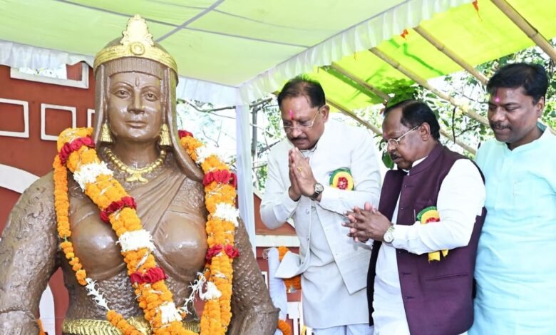 वीरांगना रानी दुर्गावती का शौर्य और बलिदान राष्ट्र की प्रेरणा का अमर स्रोत : मुख्यमंत्री श्री विष्णुदेव साय वीरांगना रानी दुर्गावती का शौर्य और बलिदान राष्ट्र की प्रेरणा का अमर स्रोत : मुख्यमंत्री श्री विष्णुदेव साय