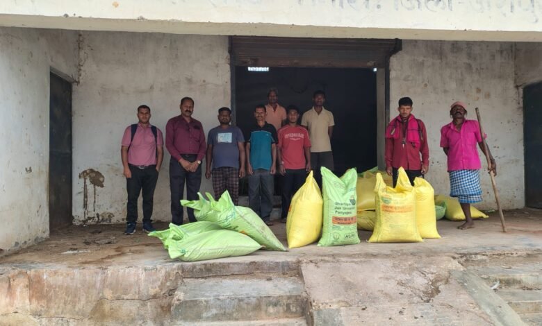 सरकार बनी किसानों की ताकत, जशपुर में रियायती दरों पर मिल रहे खाद-बीज सरकार बनी किसानों की ताकत, जशपुर में रियायती दरों पर मिल रहे खाद-बीज