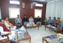मुख्यमंत्री श्री विष्णुदेव साय ने यूपीएससी प्रारंभिक परीक्षा में सफल ट्राइबल यूथ हॉस्टल के विद्यार्थियों से की मुलाकात