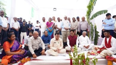 वाणिज्य एवं उद्योग मंत्री श्री लखन लाल देवांगन तथा आवास एवं पर्यावरण मंत्री श्री ओ.पी. चौधरी ने गारमेंट मैन्युफैक्चरिंग यूनिट का किया भूमिपूजन वाणिज्य एवं उद्योग मंत्री श्री लखन लाल देवांगन तथा आवास एवं पर्यावरण मंत्री श्री ओ.पी. चौधरी ने गारमेंट मैन्युफैक्चरिंग यूनिट का किया भूमिपूजन