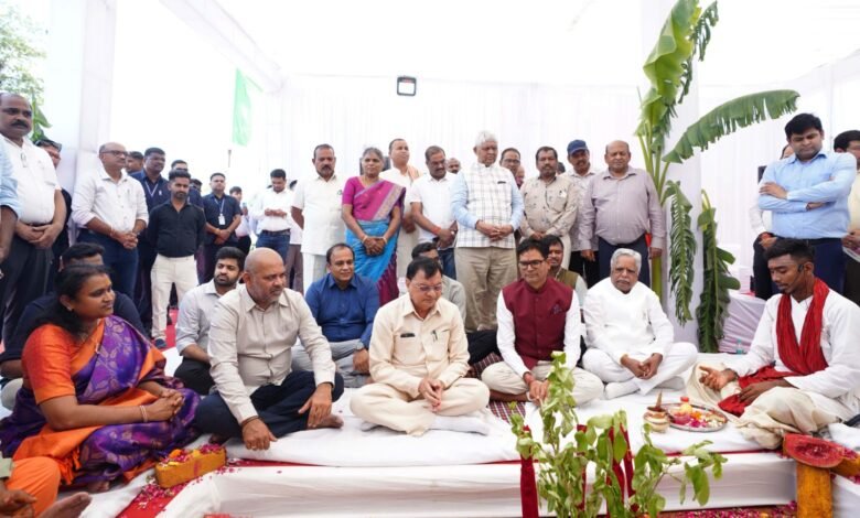 वाणिज्य एवं उद्योग मंत्री श्री लखन लाल देवांगन तथा आवास एवं पर्यावरण मंत्री श्री ओ.पी. चौधरी ने गारमेंट मैन्युफैक्चरिंग यूनिट का किया भूमिपूजन
