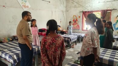 छात्रावासों में लापरवाही पर सख्त कार्रवाई, भृत्य और अधीक्षक निलंबित