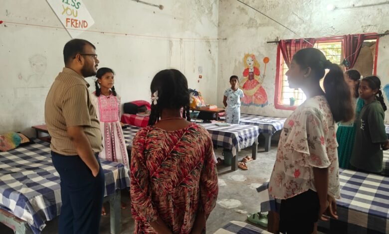 छात्रावासों में लापरवाही पर सख्त कार्रवाई, भृत्य और अधीक्षक निलंबित