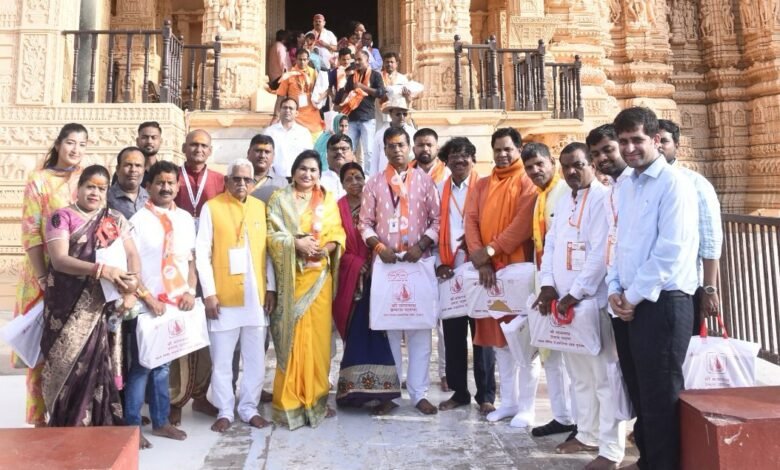 सोमनाथ स्वाभिमान सांस्कृतिक यात्रा दल लौटा, रायपुर रेलवे स्टेशन पर 1040 विशिष्टजनों का हुआ आत्मीय एवं भव्य स्वागत