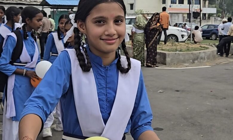 सरस्वती साइकिल योजना से वैष्णवी के सपनों को मिली नई उड़ान