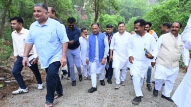 मुख्यमंत्री ने रामगढ़ पहुँचकर निहारी सीताबेंगरा की प्राचीन विरासत मुख्यमंत्री ने रामगढ़ पहुँचकर निहारी सीताबेंगरा की प्राचीन विरासत