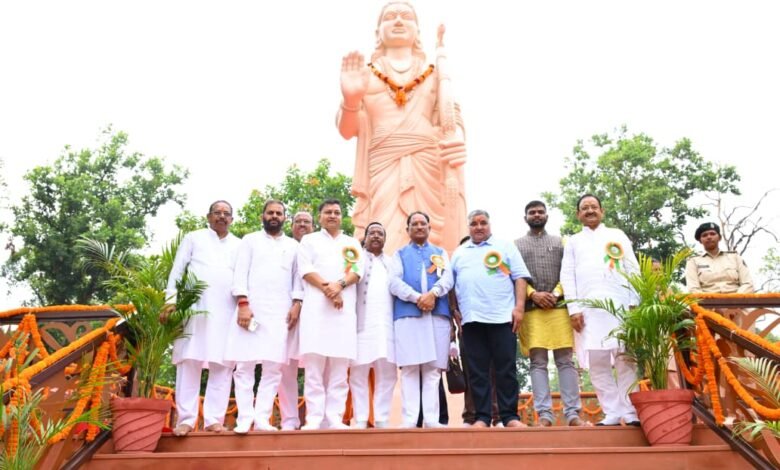 फॉरेस्ट रेस्ट हाउस “राम वाटिका” में स्थापित भगवान श्री राम की प्रतिमा को नमन कर प्राप्त किया आशीर्वाद