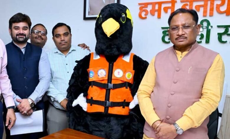 राष्ट्रीय कायाकिंग-केनोईंग प्रतियोगिता के मस्कट ‘पहाड़ी मैना’ का मुख्यमंत्री ने किया विमोचन राष्ट्रीय कायाकिंग-केनोईंग प्रतियोगिता के मस्कट ‘पहाड़ी मैना’ का मुख्यमंत्री ने किया विमोचन