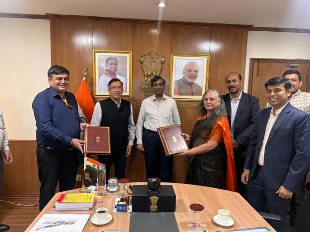 महिंद्रा समूह की कंपनियां भी दिल्ली–एनसीआर में पुराने ट्रकों और बसों को बदलने पर छूट प्रदान करने वाली भारत सरकार की योजना में शामिल
