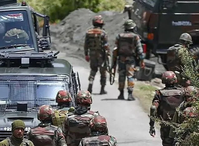 जम्मू-कश्मीर में लैंड माइंड विस्फोट, आफिसर और जवान हुए घायल जम्मू-कश्मीर में लैंड माइंड विस्फोट, आफिसर और जवान हुए घायल