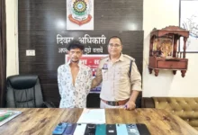 दो अलग-अलग मामलों में 2 शातिर चोर गिरफ्तार, 11 नग महंगे स्मार्टफोन, कीमती घड़ियां और नकदी बरामद