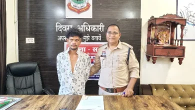 दो अलग-अलग मामलों में 2 शातिर चोर गिरफ्तार, 11 नग महंगे स्मार्टफोन, कीमती घड़ियां और नकदी बरामद