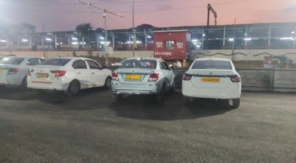 रायपुर रेलवे स्टेशन पर फोर व्हीलर पार्किंग का स्थान बदला, अब एक्सप्रेस-वे के पास खड़ी होंगी गाड़ियां