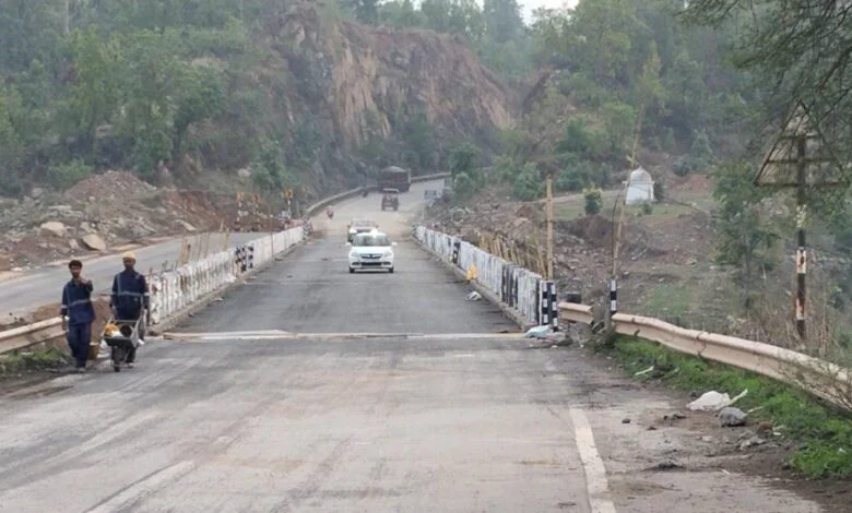 आवाजाही के लिए खुला तान नदी ब्रिज, रिकॉर्ड समय में मरम्मत आवाजाही के लिए खुला तान नदी ब्रिज, रिकॉर्ड समय में मरम्मत