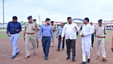 गनियारी पहुंचे स्कूल शिक्षा मंत्री गजेन्द्र यादव, पद्म विभूषण डॉ. तीजन बाई के दशगात्र एवं श्रद्धांजलि कार्यक्रम की तैयारियों का लिया जायजा