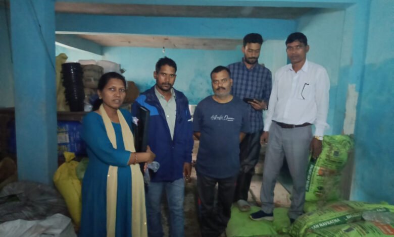 जशपुर में अवैध उर्वरक विक्रय पर प्रशासन की बड़ी कार्रवाई जशपुर में अवैध उर्वरक विक्रय पर प्रशासन की बड़ी कार्रवाई