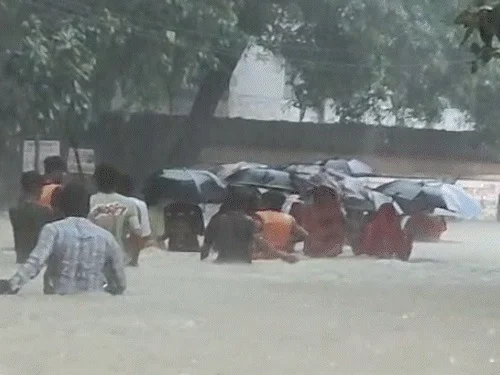मूसलाधार बारिश से बिलासपुर बेहाल, स्कूलों में छुट्टी