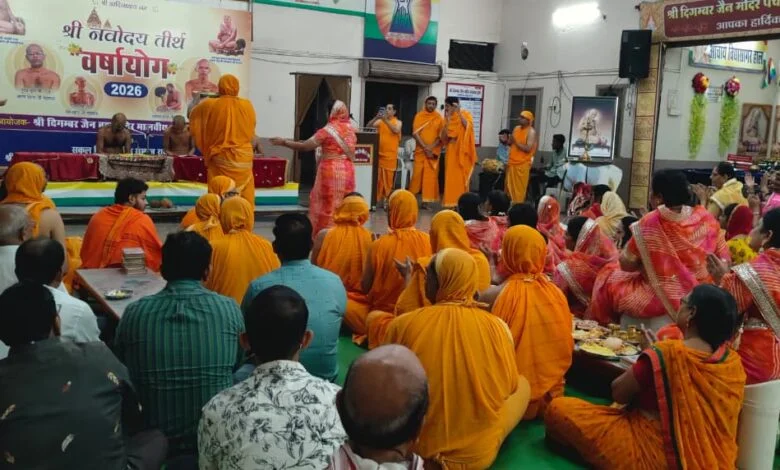 दिगंबर जैन बड़ा मंदिर में भक्तिभाव से संपन्न हुए धार्मिक अनुष्ठा दिगंबर जैन बड़ा मंदिर में भक्तिभाव से संपन्न हुए धार्मिक अनुष्ठा