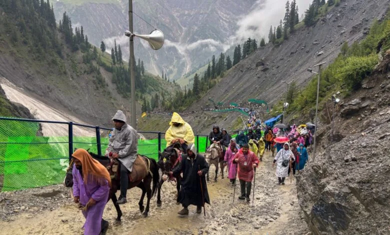 बाबा बर्फानी के दरबार में उमड़ा आस्था का सैलाब: 1.60 लाख से अधिक श्रद्धालुओं ने किए दर्शन