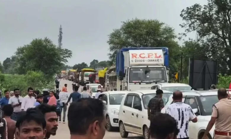 सामान लेने आए दो मासूमों को काल बनकर आए टैंकर ने कुचला सामान लेने आए दो मासूमों को काल बनकर आए टैंकर ने कुचला
