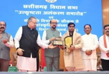 उत्कृष्टता अलंकरण समारोह : दो विधायक और तीन पत्रकार हुए सम्मानित