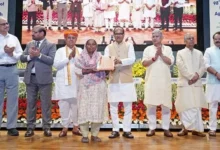 एक वर्ष में 44 फसलों की 386 उन्नत किस्में विकसित, 94% जलवायु-अनुकूल और 29 जैव-सुदृढ़ीकृत किस्में शामिल