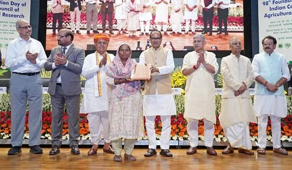 एक वर्ष में 44 फसलों की 386 उन्नत किस्में विकसित, 94% जलवायु-अनुकूल और 29 जैव-सुदृढ़ीकृत किस्में शामिल