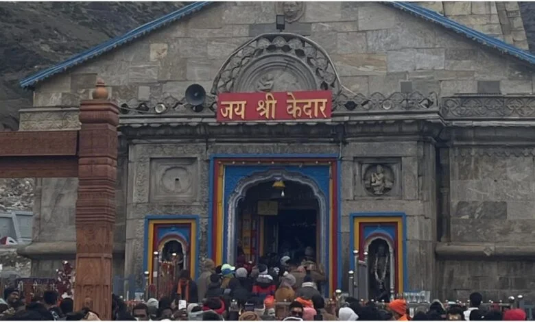मूसलाधार बारिश और भूस्खलन के बढ़ते खतरों के बीच चारधाम यात्रा पर रोक मूसलाधार बारिश और भूस्खलन के बढ़ते खतरों के बीच चारधाम यात्रा पर रोक