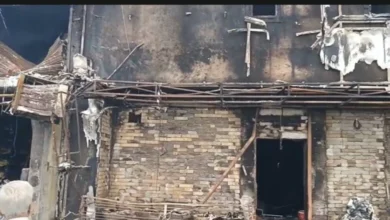 देर रात को आग की चपेट में आए हार्डवेयर और ऑक्टोपस बार, मची अफरा-तफरी देर रात को आग की चपेट में आए हार्डवेयर और ऑक्टोपस बार, मची अफरा-तफरी