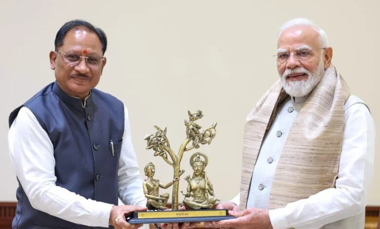 PM मोदी से CM साय ने की भेंट, छत्तीसगढ़ के विकास और ‘बस्तर विजन’ पर हुई चर्चा, राजनांदगांव में ₹10,500 करोड़ की गैस आधारित यूरिया परियोजना