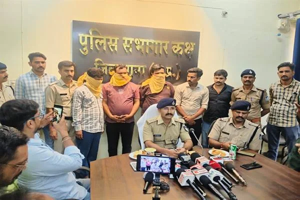 6 दिनों में 70 लाख रुपये से अधिक की चोरी गई संपत्ति बरामद, 33 आरोपी गिरफ्तार 6 दिनों में 70 लाख रुपये से अधिक की चोरी गई संपत्ति बरामद, 33 आरोपी गिरफ्तार