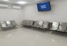 रायपुर स्टेशन पर यात्रियों की सुविधा के लिए 3-सीटर स्टेनलेस स्टील एवं आरसीसी बेंचों की व्यवस्था