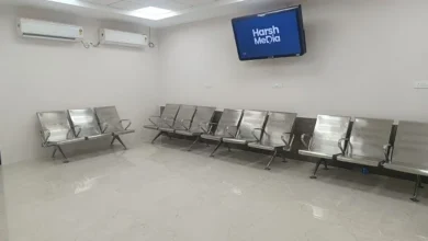 रायपुर स्टेशन पर यात्रियों की सुविधा के लिए 3-सीटर स्टेनलेस स्टील एवं आरसीसी बेंचों की व्यवस्था