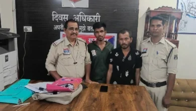 लिफ्ट लेकर लूटपाट और मारपीट करने वाले 2 शातिर आरोपी सरकंडा पुलिस की गिरफ्त में लिफ्ट लेकर लूटपाट और मारपीट करने वाले 2 शातिर आरोपी सरकंडा पुलिस की गिरफ्त में