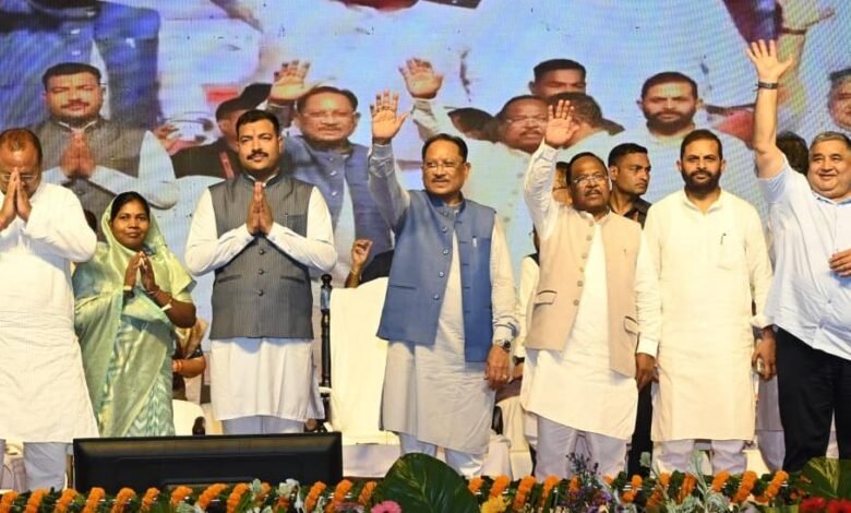 मुख्यमंत्री श्री विष्णु देव साय की गरिमामयी उपस्थिति में रामगढ़ महोत्सव-2026 का भव्य समापन मुख्यमंत्री श्री विष्णु देव साय की गरिमामयी उपस्थिति में रामगढ़ महोत्सव-2026 का भव्य समापन