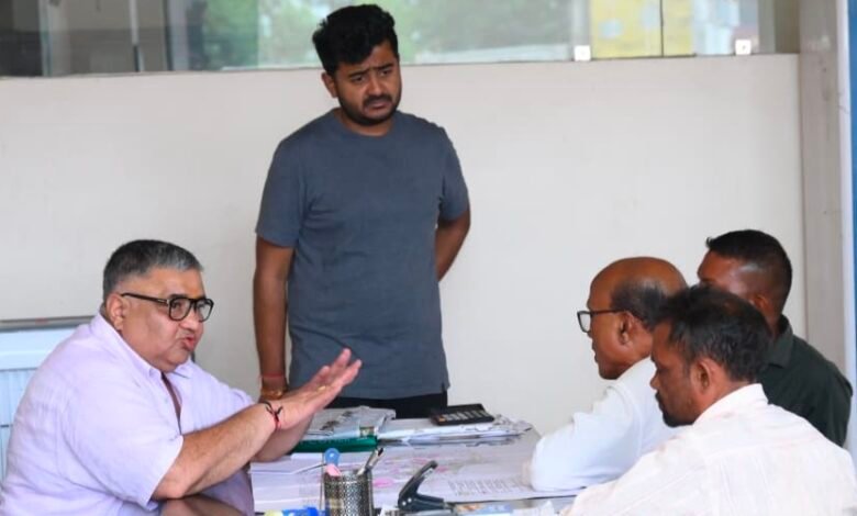 जनदर्शन में मंत्री श्री राजेश अग्रवाल ने सुनीं ग्रामीणों की समस्याएं, त्वरित समाधान के दिए निर्देश