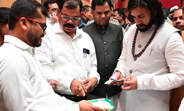 बिहान से जुड़ी स्व-सहायता समूहों की महिलाओं के जैविक उत्पाद को जनप्रतिनिधियों और नागरिकों का भरपूर समर्थन बिहान से जुड़ी स्व-सहायता समूहों की महिलाओं के जैविक उत्पाद को जनप्रतिनिधियों और नागरिकों का भरपूर समर्थन