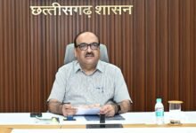 उरला की फैक्ट्री दुर्घटना के बाद सख्त कार्रवाई, मृतक श्रमिकों के कंपनी प्रबंधन द्वारा परिजनों को 30-30 लाख रुपये का मुआवजा देने पर सहमति