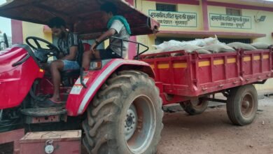 नारायणपुर जिला प्रशासन की अनूठी पहल- दुर्गम वनांचल गांवों तक ट्रैक्टर से पहुंचाया गया