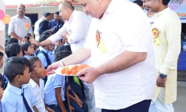 शाला प्रवेश उत्सव में गूंजा शिक्षा का उत्साह, मंत्री श्री राजेश अग्रवाल ने नवप्रवेशी बच्चों का किया आत्मीय स्वागत